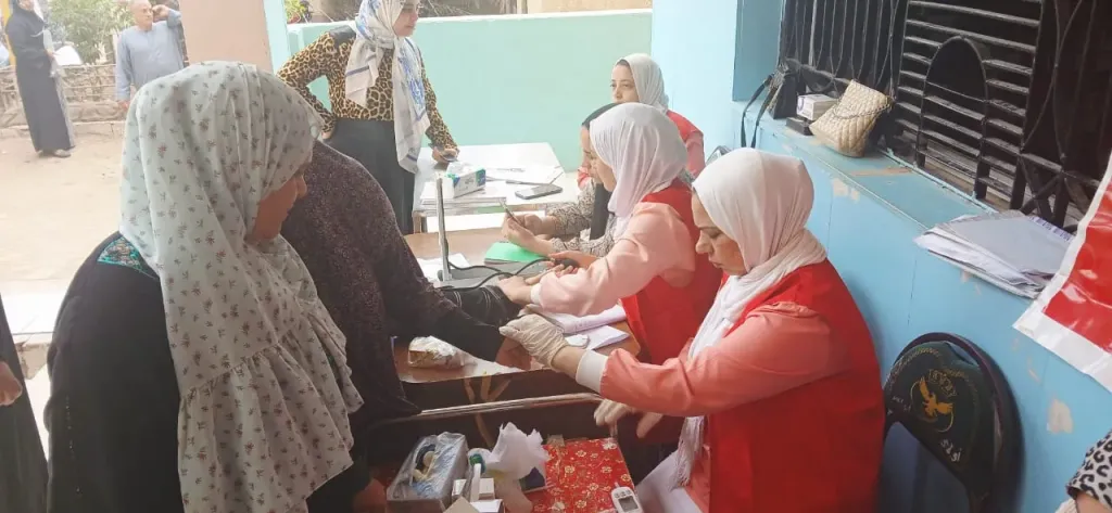 200 مستفيد من القافلة العلاجية بقرية أبو داود بمركز تمي الأمديد