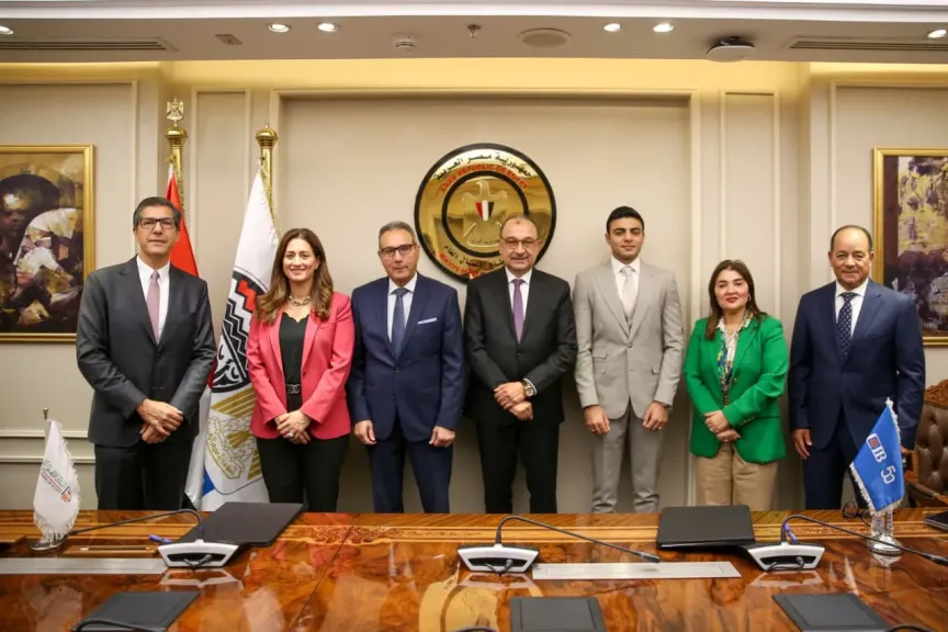 البنك الأهلي المصري وبنك CIB يوقعان عقد تمويل مشروع إنشاء أول مصنع لإنتاج أقراص وحبيبات الكلور في مصر والشرق الأوسط وأفريقيا