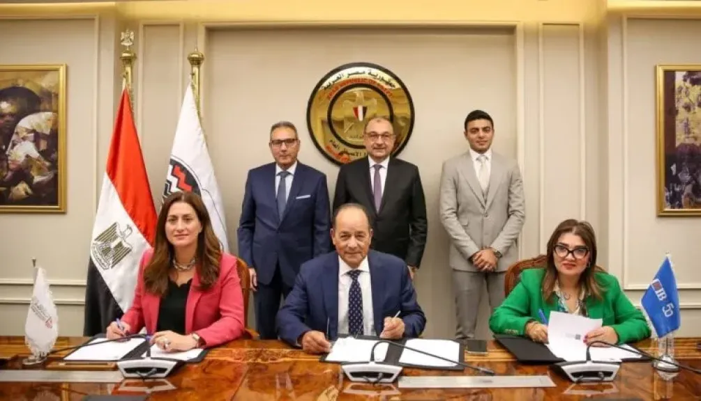 البنك الأهلي المصري وبنك CIB يوقعان عقد تمويل مشروع إنشاء أول مصنع لإنتاج أقراص وحبيبات الكلور في مصر والشرق الأوسط وأفريقيا