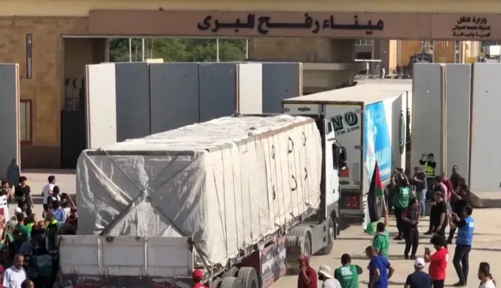 استمرار دخول شاحنات المساعدات إلى قطاع غزة