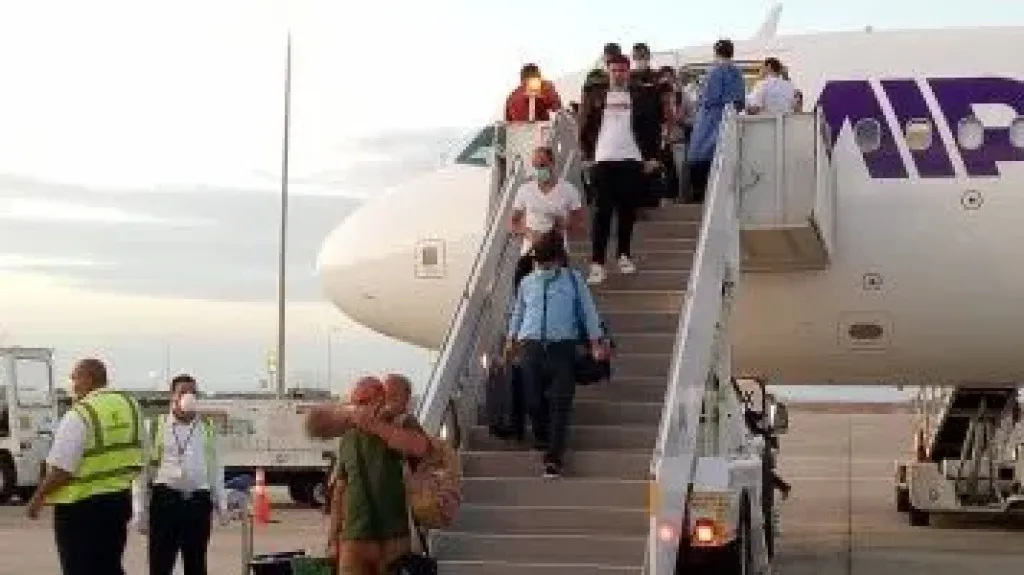 مطار مرسى علم الدولي يستقبل 4200 سائح على متن 21 رحلة من أوروبا