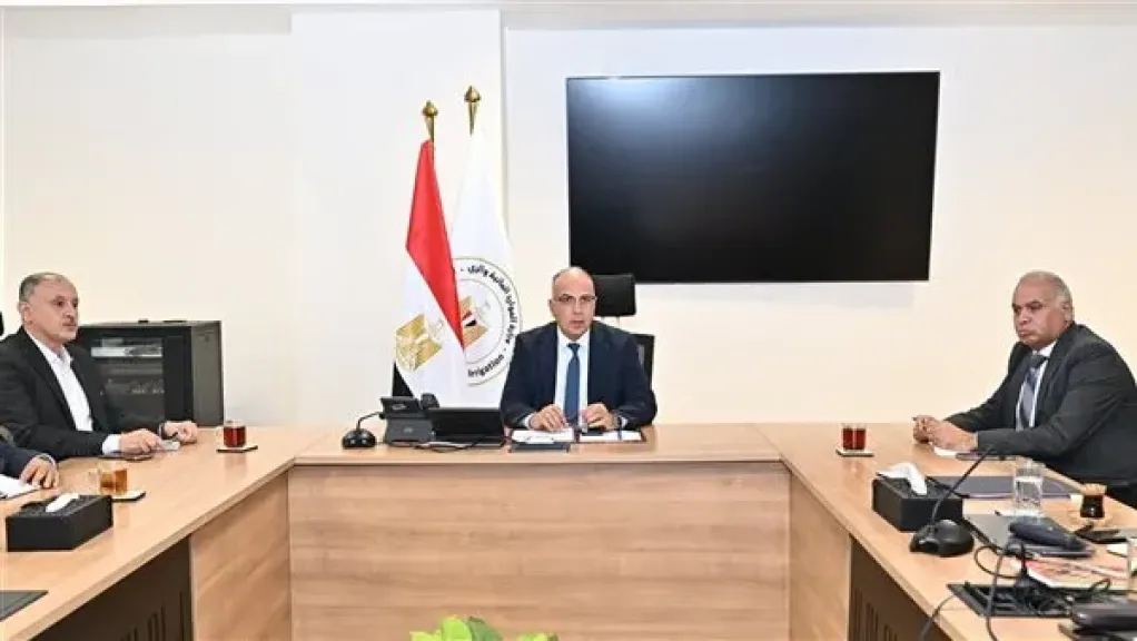 وزير الري يتابع موقف ”مشروع تأهيل المنشآت المائية”