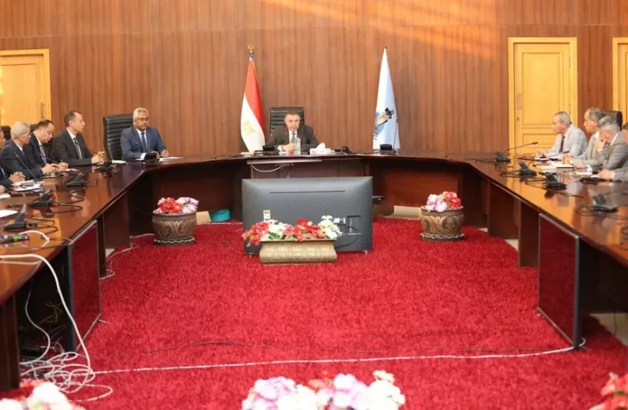 محافظ البحر الأحمر يوجه بتوفير الدعم اللوجستي للانتخابات دون الانحياز لأي مرشح