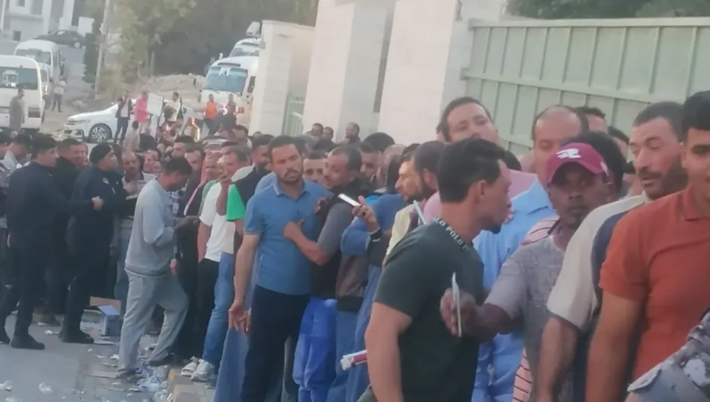 المصريون في الأردن يصطفون أمام اللجان للإدلاء بأصواتهم في انتخابات مجلس النواب