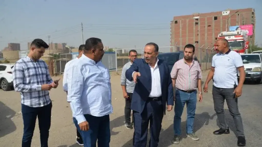 محافظ أسيوط يتفقد طريق نزلة عبد اللاه بحي شرق ويوجه بتعديل نقاط الدوران