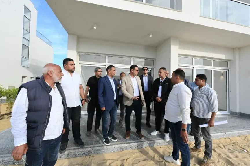 وزير الإسكان يتفقد برج LD08 ضمن الأبراج الشاطئية وكمبوند مزارين بمدينة العلمين الجديدة.. صور