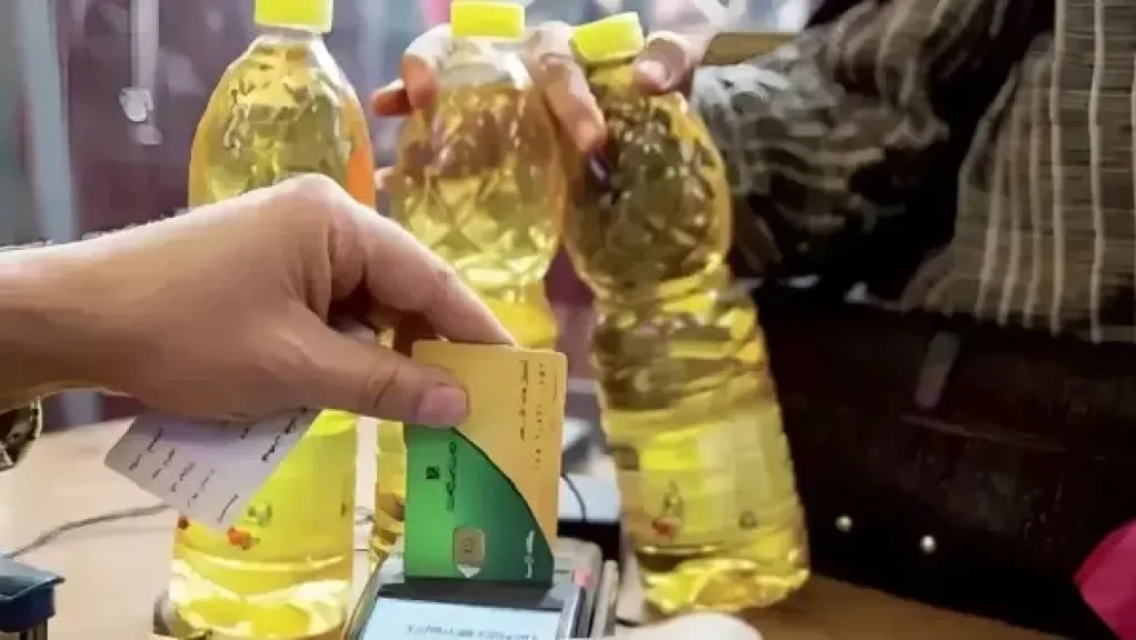 دعماً لمحدودي الدخل.. 70 مليون زجاجة زيت مُدعّمة على بطاقات التموين بسعر 27 جنيهًا