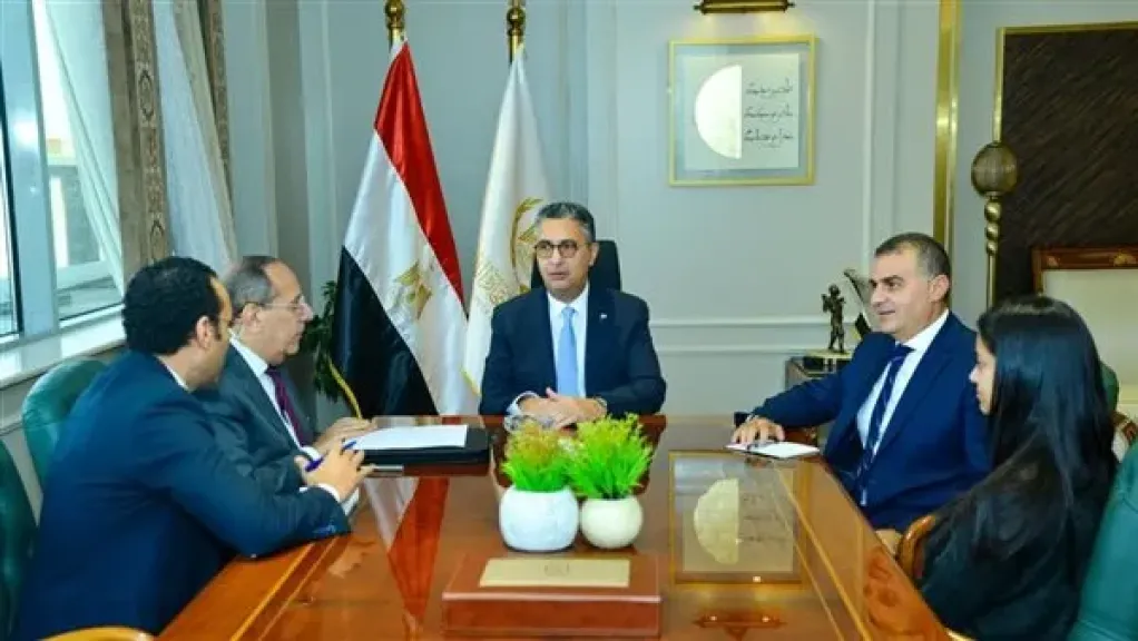 التموين تطرح الزيت الحر بأسعار مخفضة في السلاسل التجارية