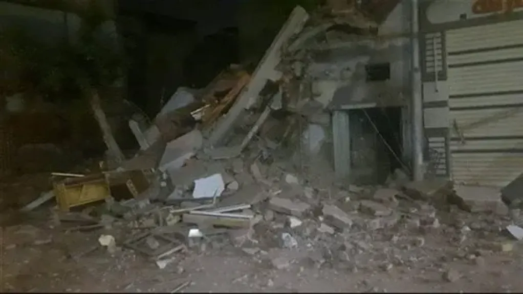 إصابة 5 عمال في حادث انهيار سقف مصنع تحت الإنشاء بالمحلة