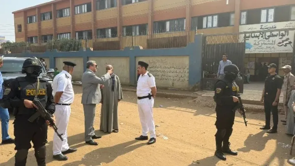مدير أمن أسيوط يتفقد التمركزات بمحيط لجان انتخابات النواب