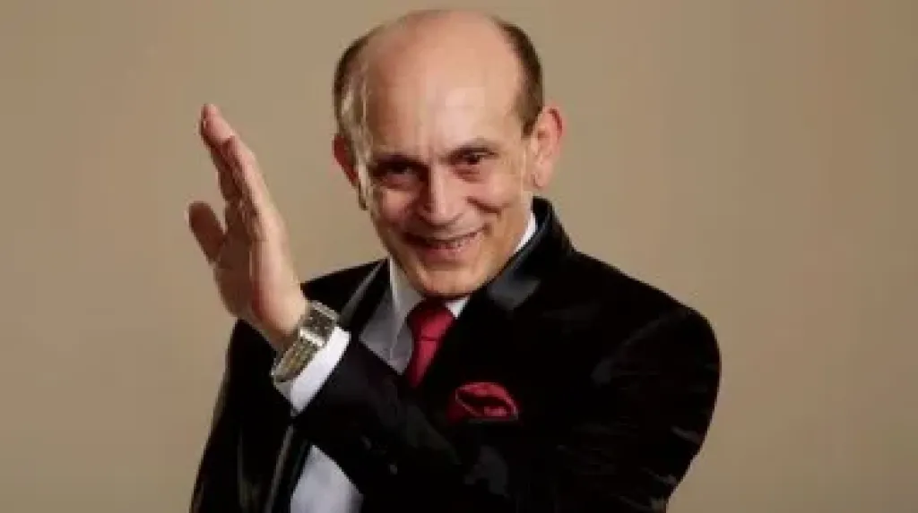 المخرج عمرو عابدين: الفنان محمد صبحي بخير.. والرئيس السيسي وجّه وزير الصحة لمتابعة حالته الصحية