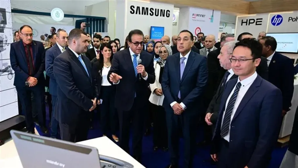 رئيس الوزراء يتفقد معرض سمارت ديجيتال هيلث جيت