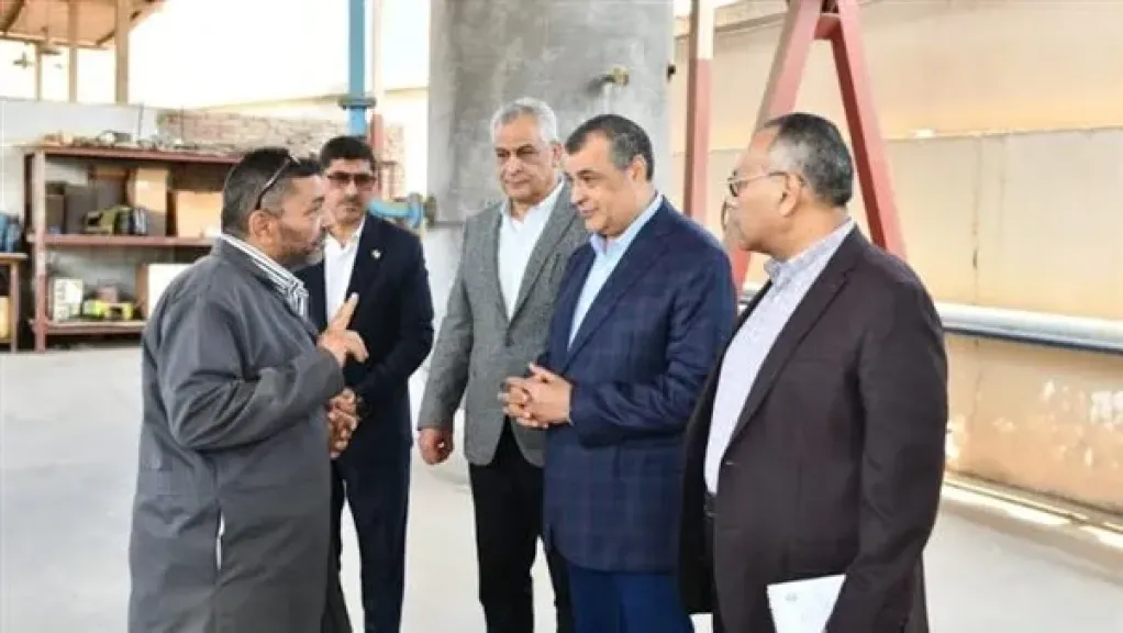 وزير الدولة للإنتاج الحربي يتابع سير العملية الإنتاجية بشركة حلوان للأجهزة المعدنية