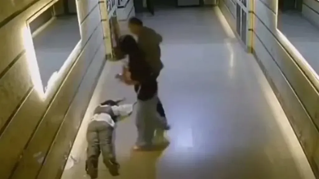 إخلاء سبيل ناشر فيديو ضرب رجل لابنته في جسر السويس بكفالة مالية