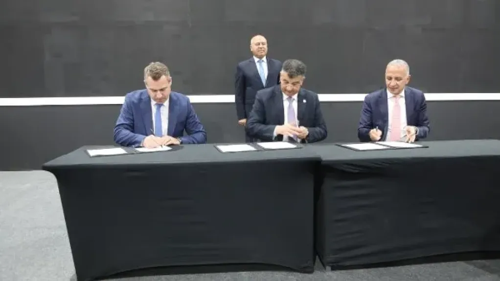 النقل توقع عقدًا لإدارة وتشغيل شبكة القطار الكهربائى السريع مع اتحاد شركات