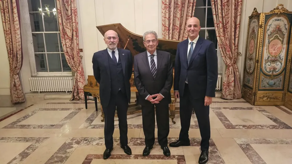 عمرو موسى يزور لندن ويشارك في حفل عشاء حول الشرق الأوسط والتعددية الدولية
