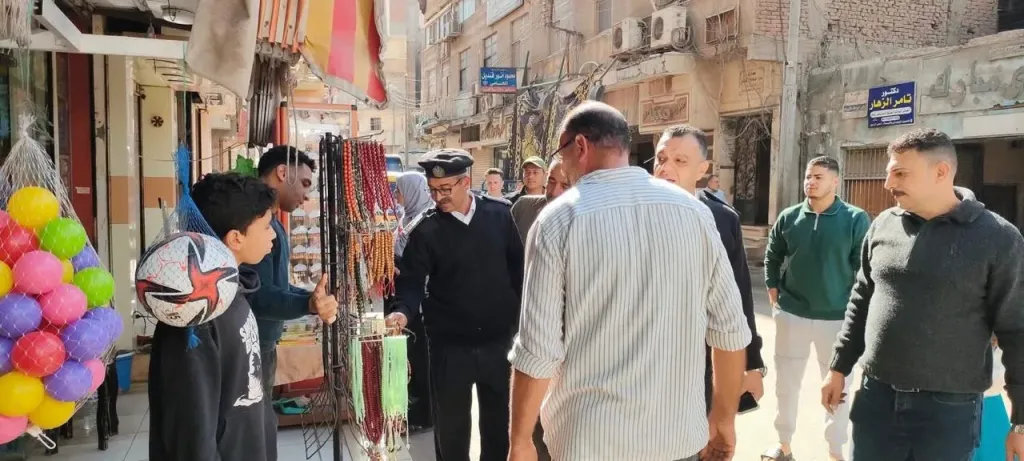 حملة مكبرة لإزالة الإشغالات ورفع كفاءة المظهر الحضاري لشوارع مدينة كفر الشيخ.. صور