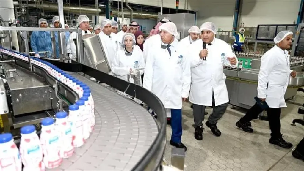 وزير الصناعة والنقل يتفقد 4 مصانع كبرى متخصصة في الصناعات الغذائية بالنوبارية والسادات