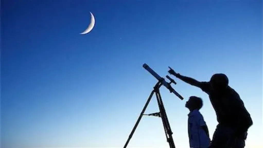 اليوم .. القمر والزهرة يزينان السماء في مشهد بديع