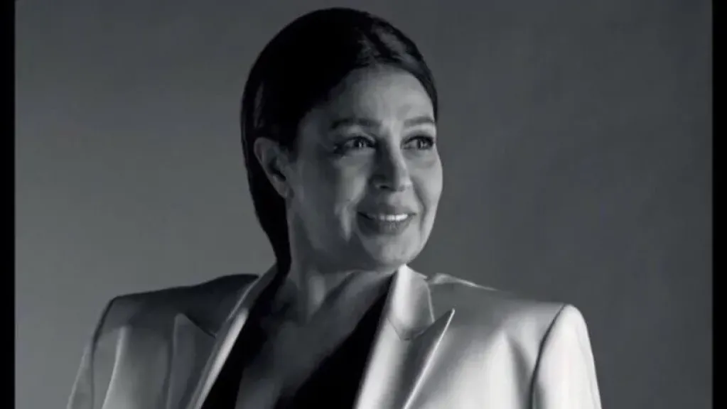 فيفي عبدة تطلب الدعاء لتامر حسني