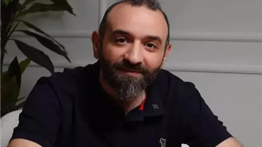 عمرو سلامة يكشف معاناته مع رسائل الباحثين عن فرصة: «مش قادر أرد على 1٪»