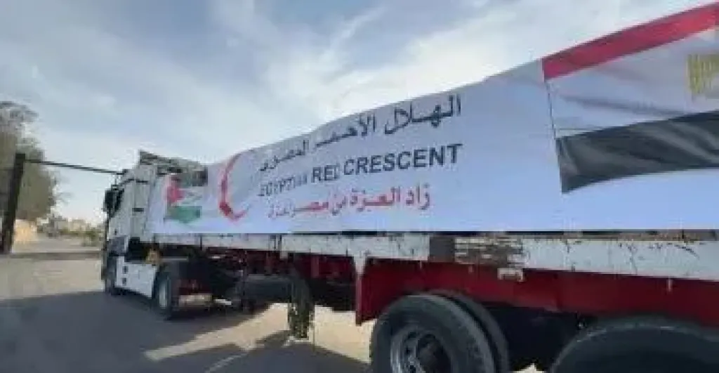 الهلال الأحمر المصري يسيّر قافلة زاد العزة الـ76 محمّلة بـ9500 طن مساعدات لدعم أهالي غزة