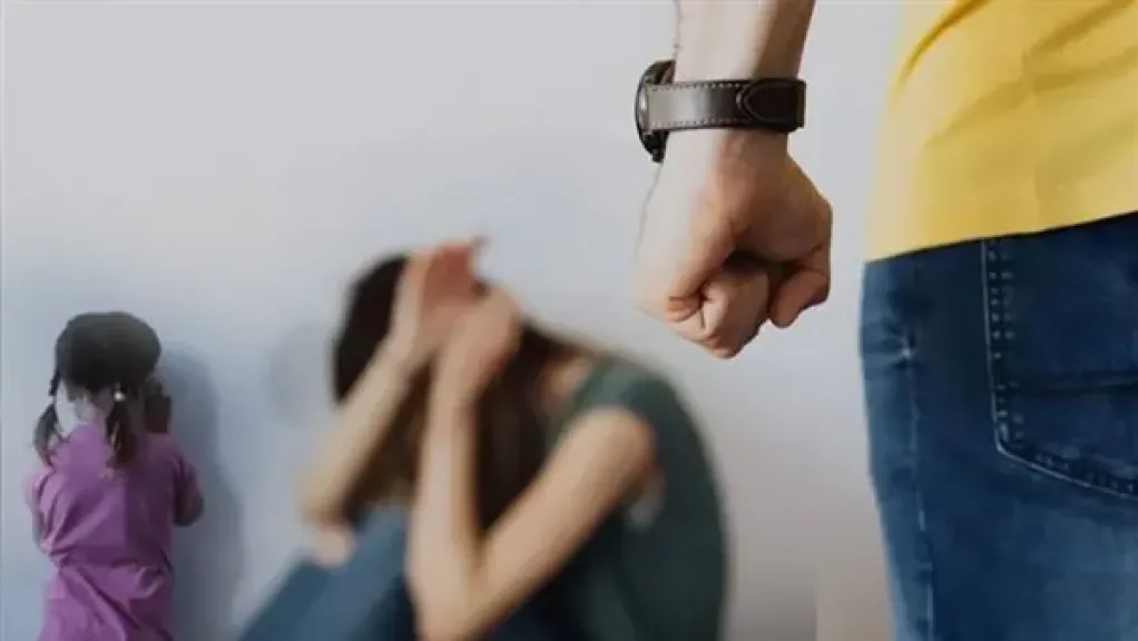 خبير قانوني: العنف الأسري أزمة أخلاقية.. ومصر تخوض حرب أجيال متطيرة بأذرع السوشيال ميديا