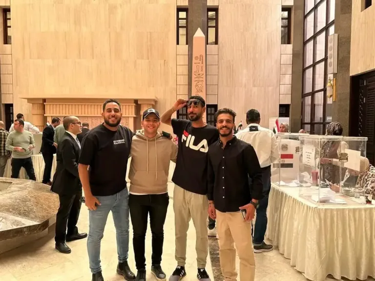 استمرار توافد الناخبين في قطر والرياض للتصويت بانتخابات النواب بالمرحلة الثانية.. صور