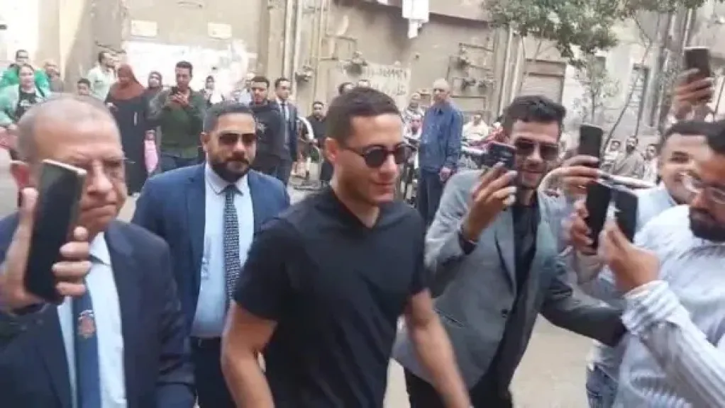 وصول رمضان صبحى لاعب بيراميدز لمحكمة شبرا الخيمة لمحاكمته فى قضية التزوير