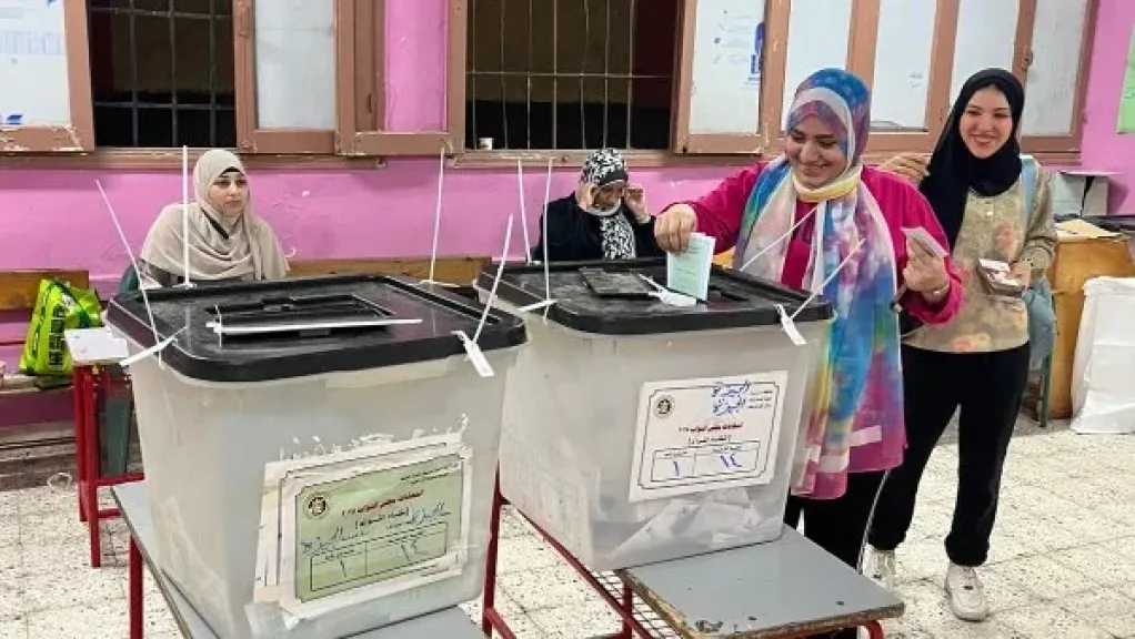 لليوم الثاني.. المصريون بالخارج يواصلون التصويت بالمرحلة الثانية من انتخابات مجلس النواب