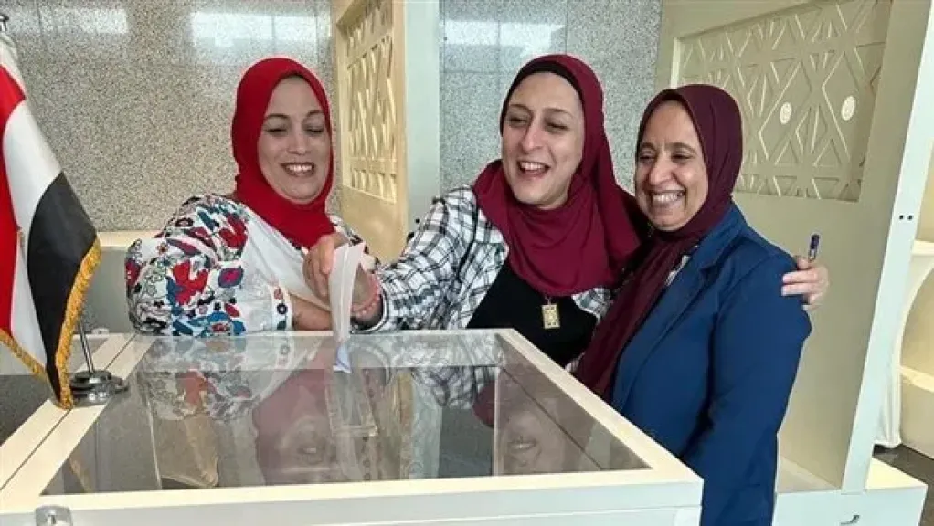 المصريون في الخارج يشاركون بروح جديدة وإقبال غير مسبوق