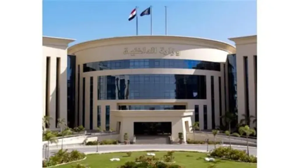 الداخلية تكشف حقيقة فيديو تحطيم سيارة بالإسماعيلية