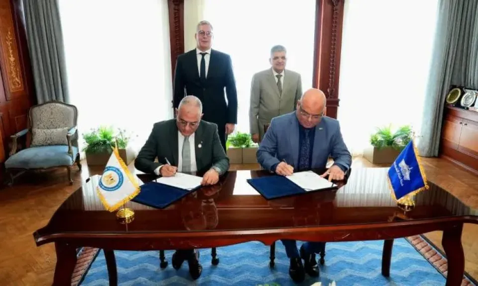 البترول وقناة السويس يوقعان مذكرة لتشغيل محطة للتموين بالغاز الطبيعي
