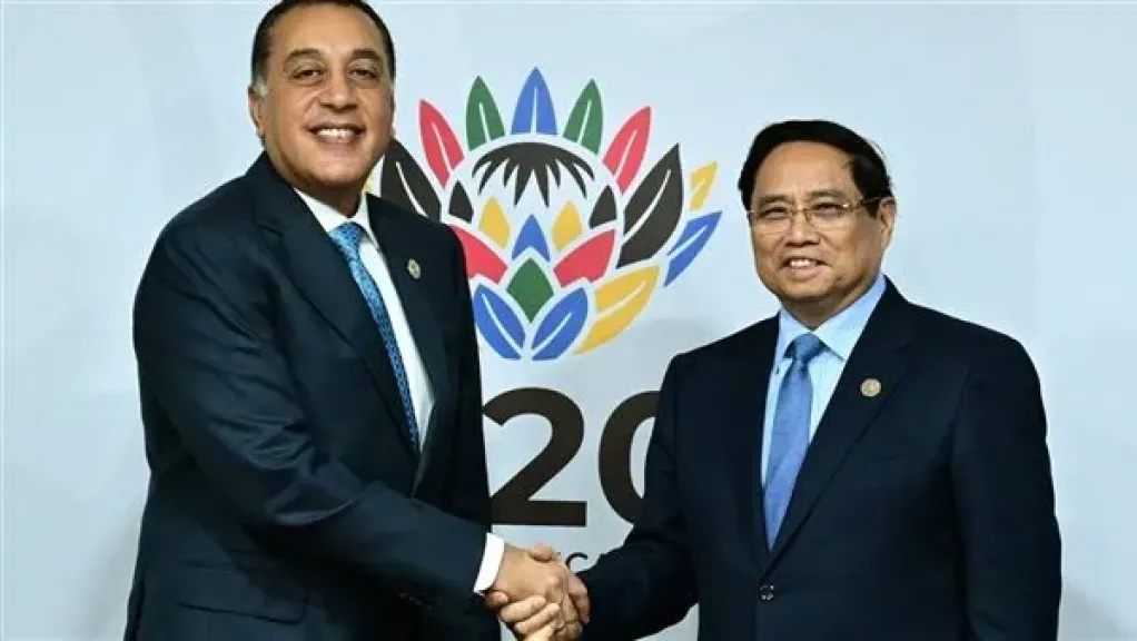 رئيس الوزراء يلتقي نظيره الفيتنامي