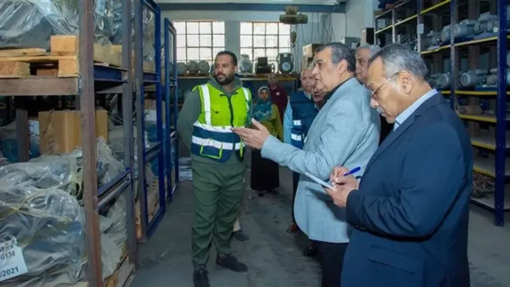 وزير الإنتاج الحربي يتفقد سير العملية الإنتاجية بمصنع 909 الحربي