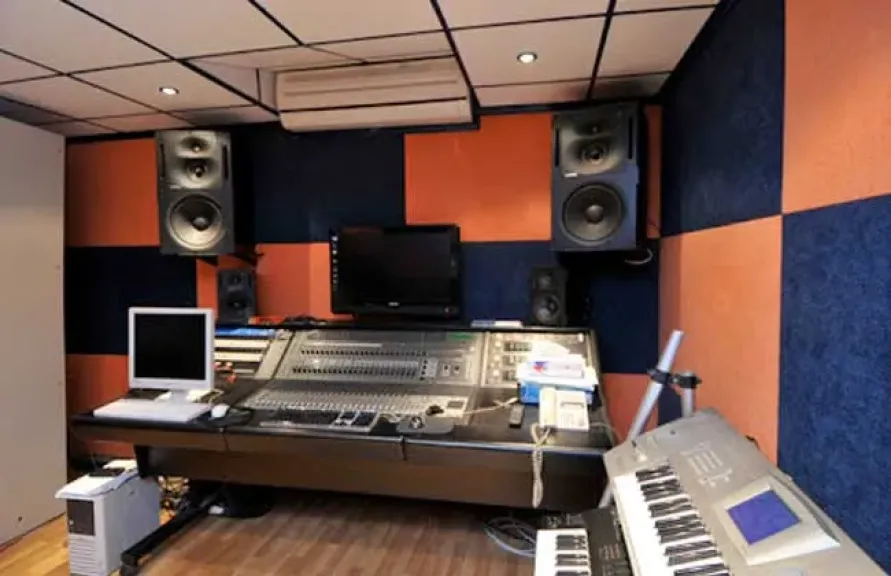 ضبط مدير استوديو تسجيل صوتي غير مرخص بالجيزة لمخالفته قانون الملكية الفكرية