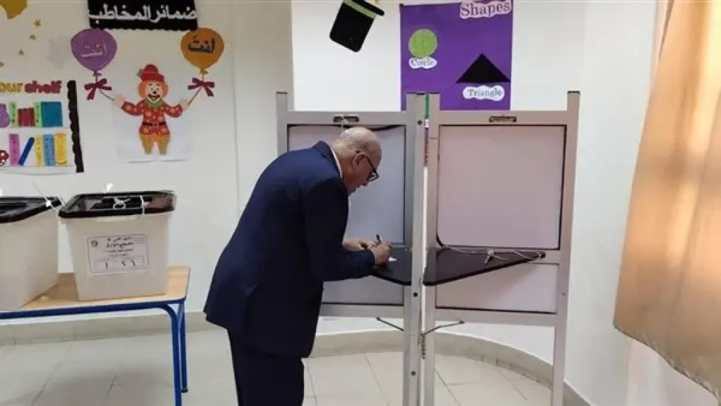 رئيس الهيئة العربية للتصنيع يُدلي بصوته في انتخابات مجلس النواب