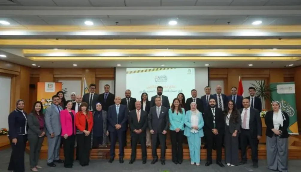 محمد الأتربي يكرم الفائزين من العاملين بالبنك الأهلي المصري في فعاليات التوعية بالأمن السيبراني