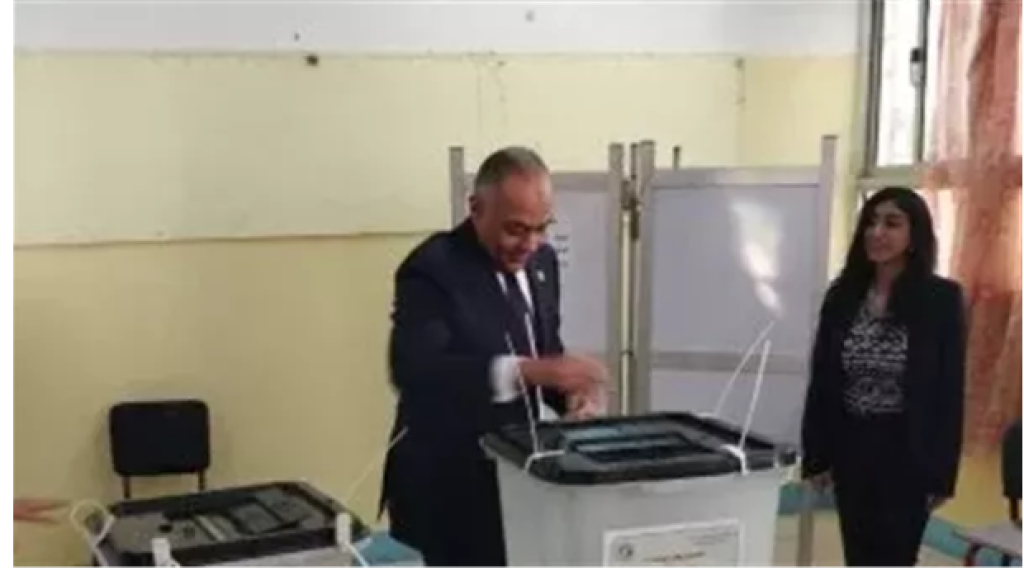 المستشار أحمد بنداري يدلي بصوته في انتخابات النواب 2025