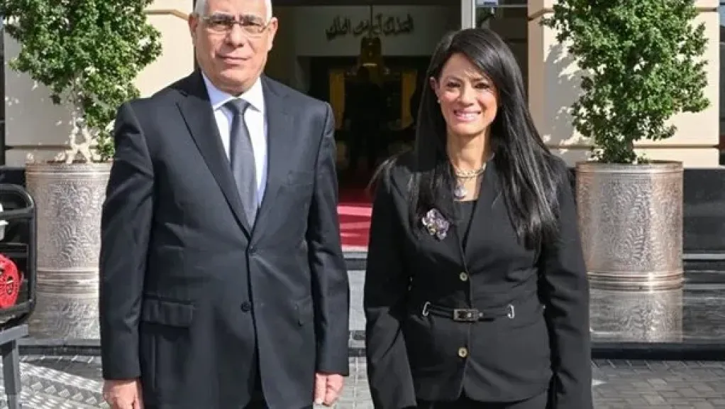 النيابةُ العامةُ تستقبل وزيرة التخطيط لتسليم مركباتٍ ذكية لتقديم خدماتها الرقمية للمواطنين