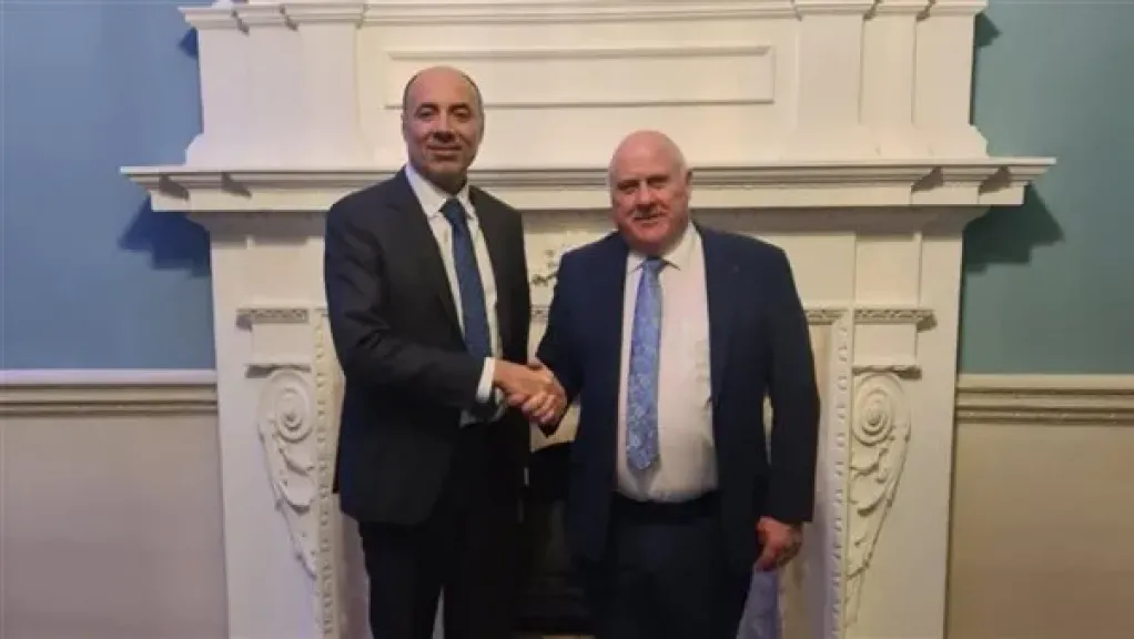 السفير المصري في دبلن يبحث تعزيز التعاون الزراعي مع وزير أيرلندي