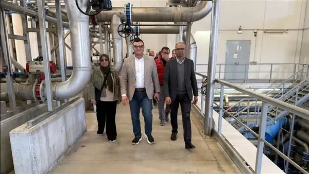 وزير الإسكان يواصل زيارته للمشروعات الرائدة لشركة ”أكسيونا ” الإسبانية