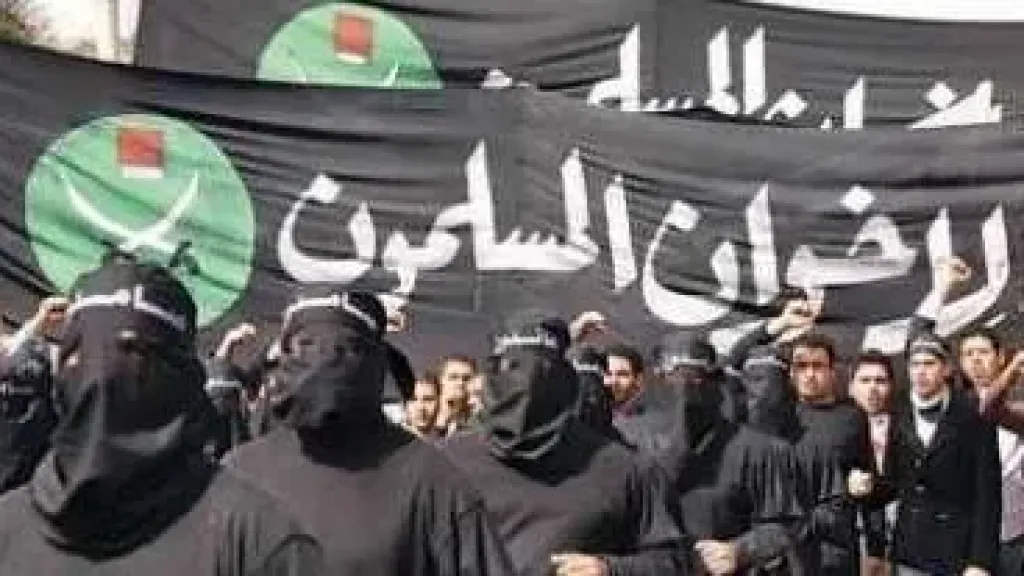 باحث سياسي: الإخوان الإرهابية تقدم معلومات شهرية لأمريكا عن الدول الموجودين بها