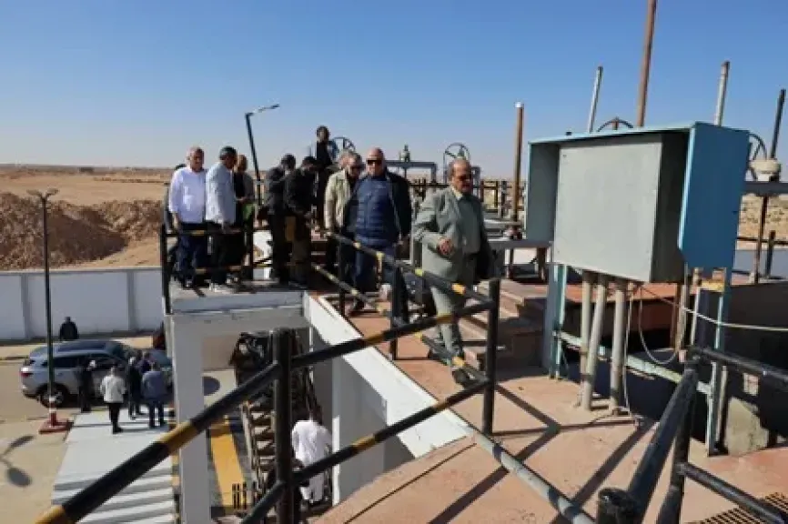 رئيس القابضة لمياه الشرب يتفقد مشروعات المعالجة بالغابة الشجرية في مطروح