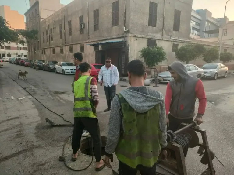 رئيس مياه القناة: إصلاح خط نفق السويس وتطهير حي الضواحي ببورسعيد.. صور