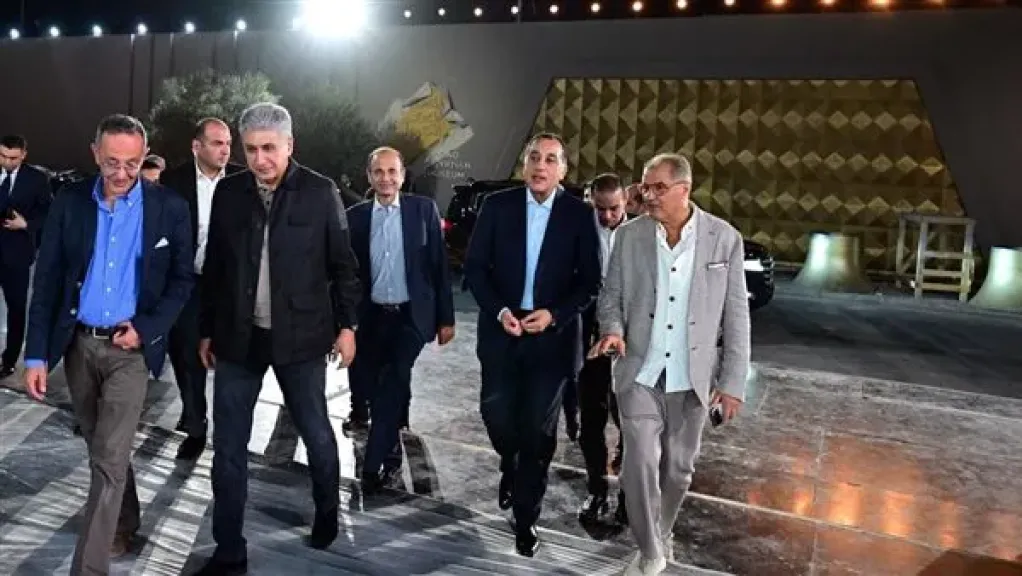 مدبولي يتفقد مشروعات إعادة إحياء عدد من المناطق بالقاهرة التاريخية