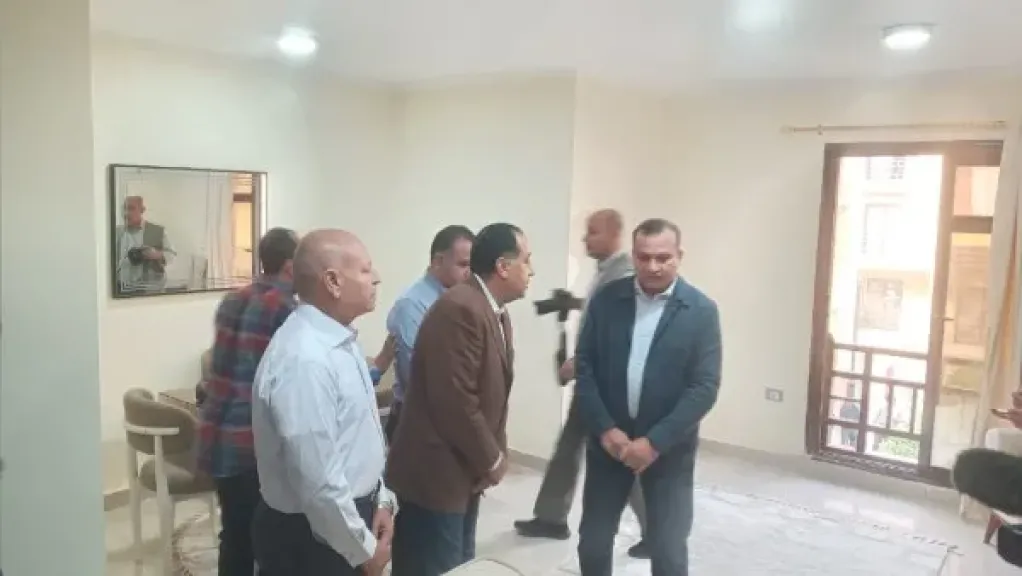 مدبولي محذرا محافظ القاهرة و رئيس التنمية الحضرية: ممنوع تسليم أي وحدة سكنية إلا بعد تركيب عدادات الكهرباء