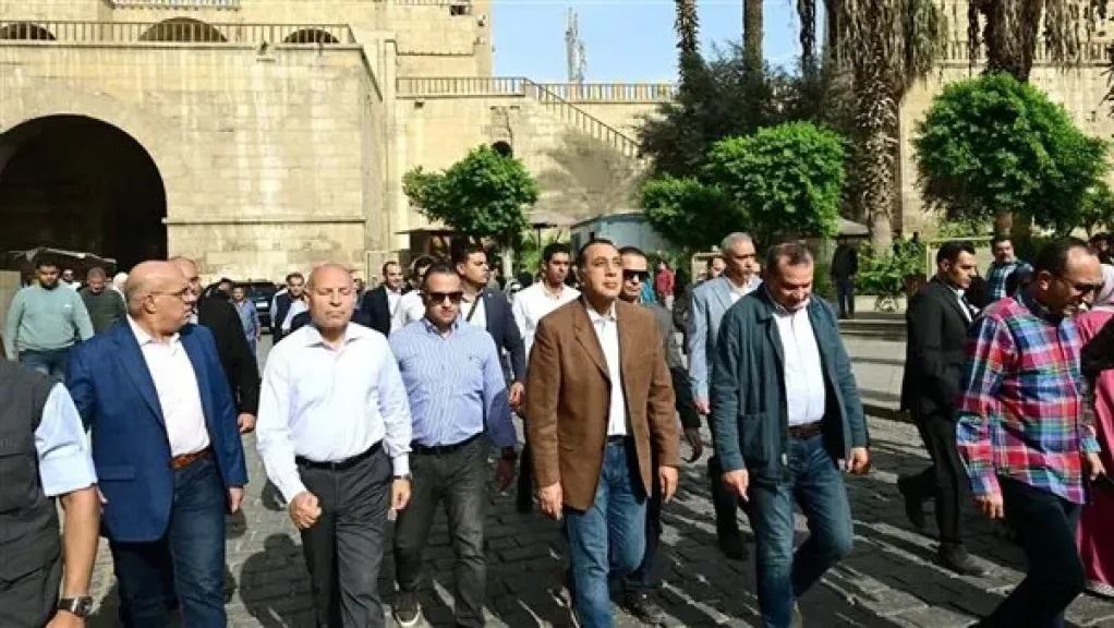 مدبولي يتفقد منطقة مسجد الحاكم بأمر الله