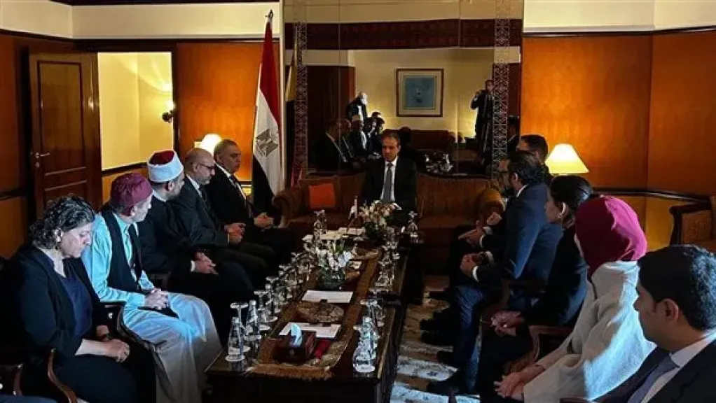 وزير الخارجية يلتقي أعضاء الجالية المصرية بإسلام آباد