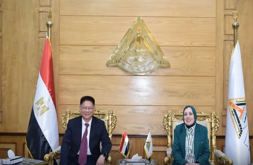 نائب رئيس جامعة بنها تستقبل وفد جامعة خونان الصينية لبحث آفاق التعاون الدولي بين الجانبين